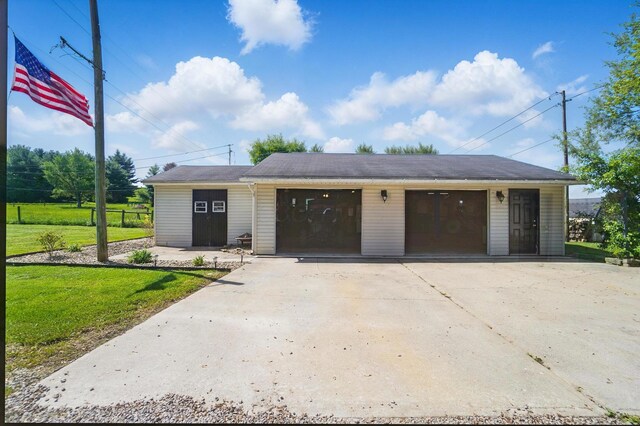 12955 State Route 188, Thornville, OH 43076 - ranch-style home with a front lawn and a detached garage
