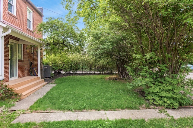 1369 Meadow Rd, Columbus, OH 43212 - view of green lawn featuring central AC
