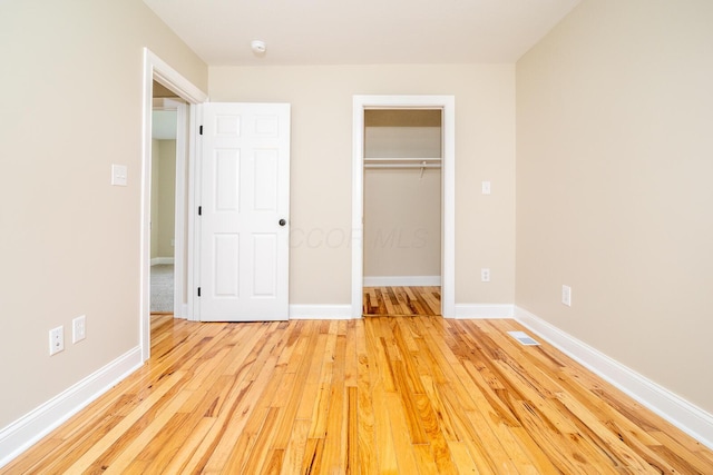 7885 Upper Twin Rd, South Salem, OH 45681 - unfurnished bedroom with light wood finished floors, baseboards, and a spacious closet