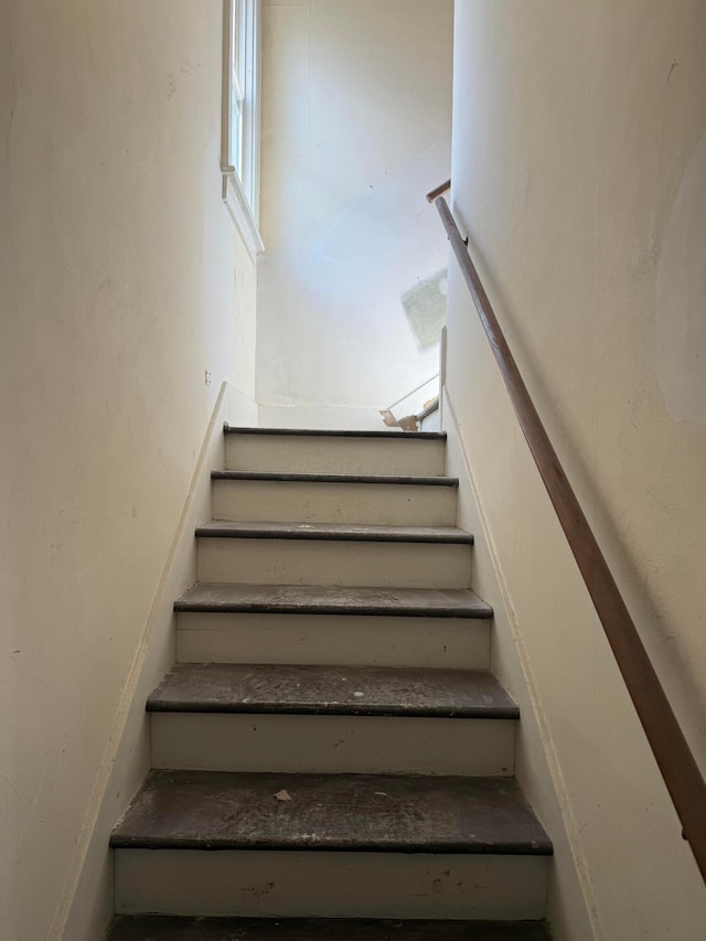 1413 Minnesota Ave, Columbus, OH 43211 - view of staircase
