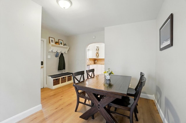 1545 Westwood Ave, Columbus, OH 43212 - dining room with light wood finished floors, baseboards, and arched walkways