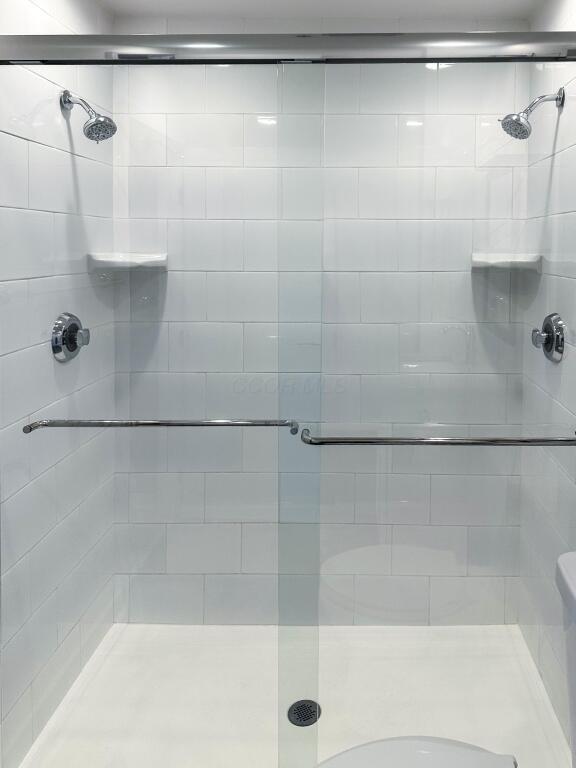 432 E Rich St Unit 3K, Columbus, OH 43215 - full bathroom with a shower stall and toilet