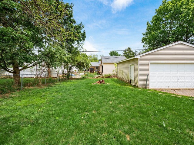 view of yard with an outdoor structure and a garage
