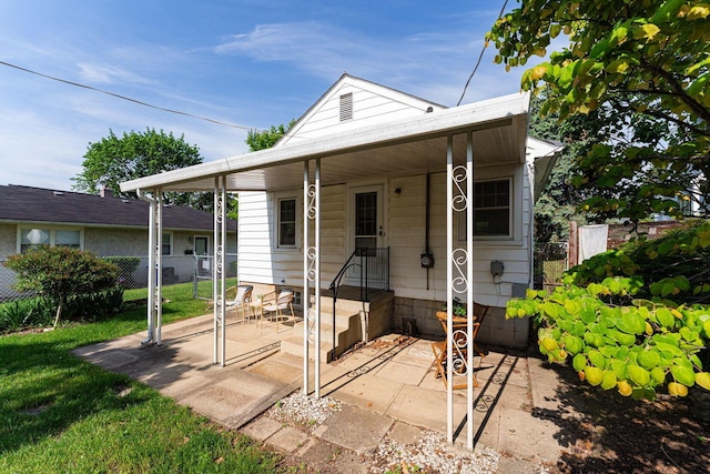 832 Oxley Rd, Columbus, OH 43212 - view of front of property featuring fence