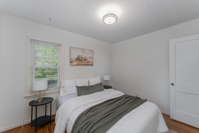 832 Oxley Rd, Columbus, OH 43212 - bedroom with wood finished floors and baseboards