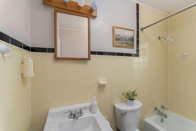 832 Oxley Rd, Columbus, OH 43212 - bathroom featuring tile walls, toilet, shower / bath combination, and a sink