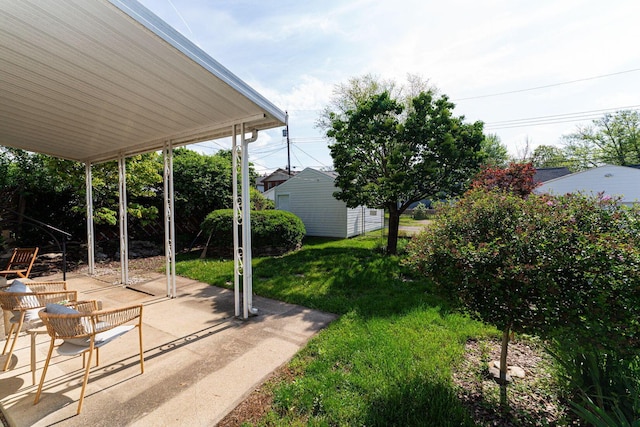 832 Oxley Rd, Columbus, OH 43212 - view of grassy yard with a patio area
