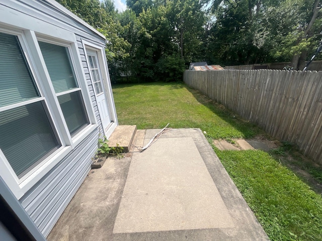 1227 Hart Rd, Columbus, OH 43223 - view of yard featuring a patio area