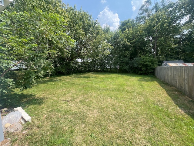 1227 Hart Rd, Columbus, OH 43223 - view of yard
