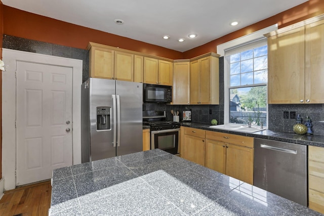 1041 Franklin Ave, Columbus, OH 43205 - kitchen with stainless steel appliances, tile counters, a sink, tasteful backsplash, and recessed lighting