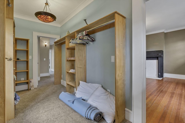 1041 Franklin Ave, Columbus, OH 43205 - mudroom with crown molding and baseboards