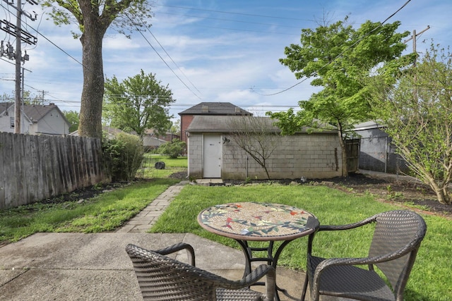 1041 Franklin Ave, Columbus, OH 43205 - view of yard featuring an outbuilding, a storage unit, and a patio area