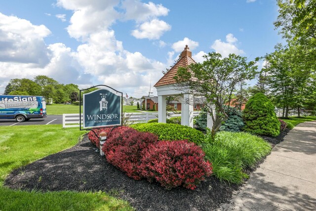 5119 Butterworth Green Dr, New Albany, OH 43054 - surrounding community featuring a lawn and a gazebo
