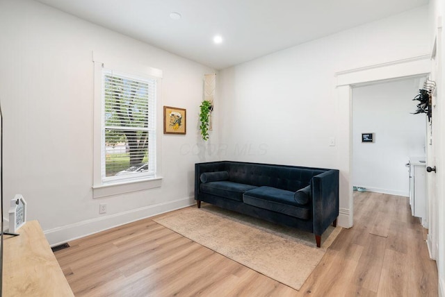 357 E Welch Ave, Columbus, OH 43207 - sitting room featuring light wood-style flooring, baseboards, and recessed lighting