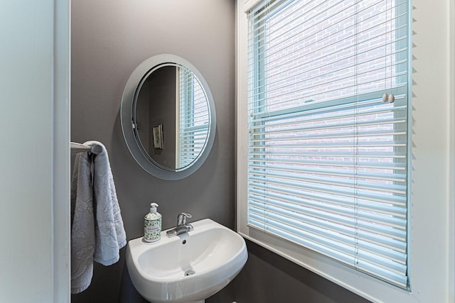 308 Jackson St, Columbus, OH 43206 - bathroom featuring a sink