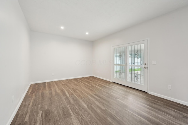 3368 Pine Valley Rd, Columbus, OH 43219 - empty room featuring wood finished floors, baseboards, and recessed lighting