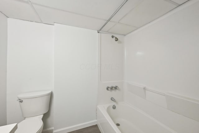 3368 Pine Valley Rd, Columbus, OH 43219 - full bathroom with toilet, baseboards, and shower / bath combination