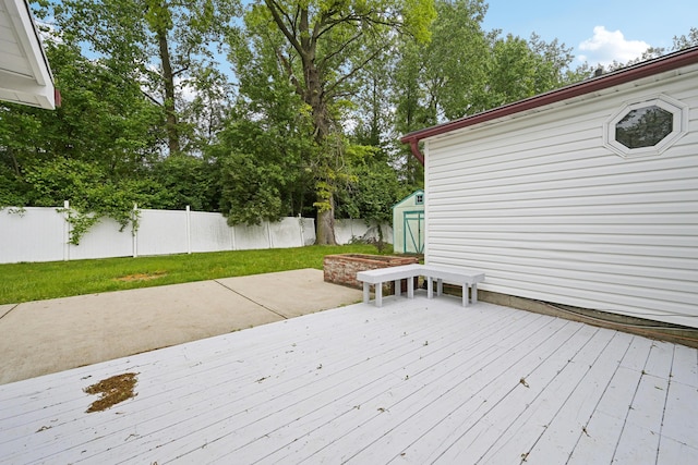 3368 Pine Valley Rd, Columbus, OH 43219 - deck with a patio area