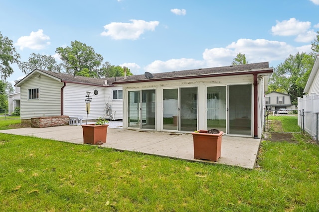 3368 Pine Valley Rd, Columbus, OH 43219 - rear view of house featuring a patio