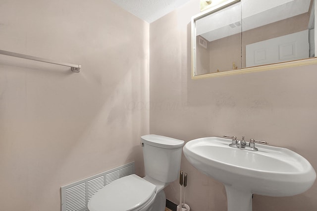 2894 Langfield Dr, Columbus, OH 43209 - bathroom with toilet