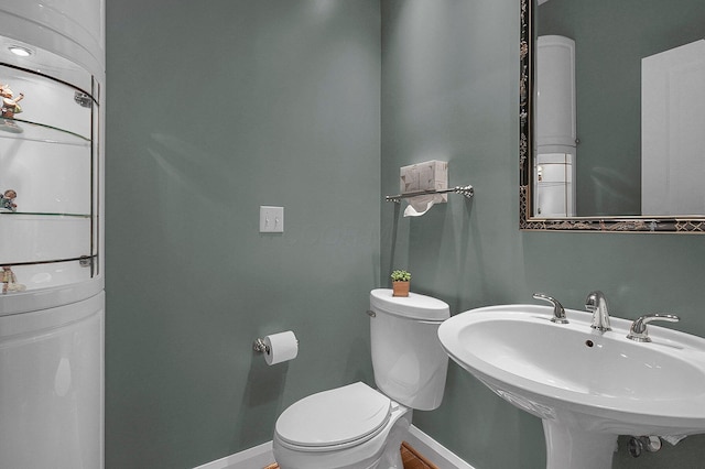 8259 Spruce Needle Ct, Columbus, OH 43235 - half bath featuring toilet, a sink, and baseboards