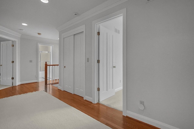 8259 Spruce Needle Ct, Columbus, OH 43235 - hallway featuring wood finished floors, an upstairs landing, recessed lighting, baseboards, and crown molding