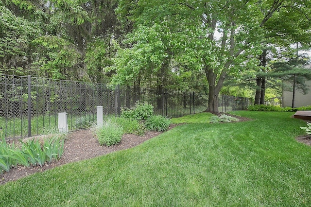 8259 Spruce Needle Ct, Columbus, OH 43235 - view of yard