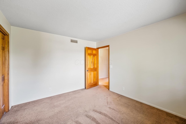 12502 Barbara Dr, Kenton, OH 43326 - unfurnished room featuring light carpet
