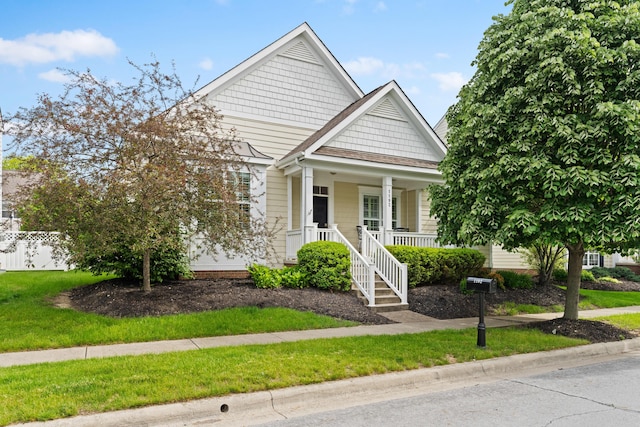 view of front of property featuring a porch and a front lawn