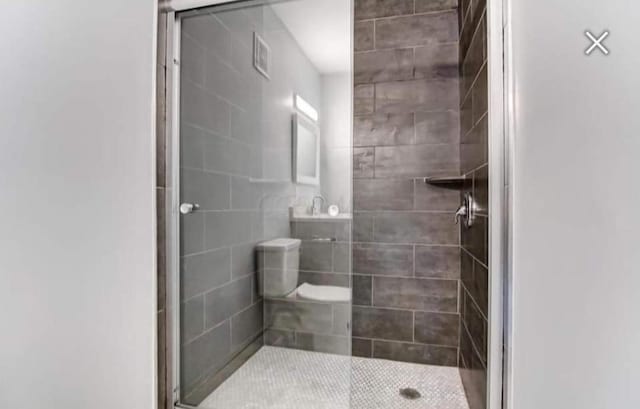 220 E Tompkins St, Columbus, OH 43202 - bathroom featuring a shower stall