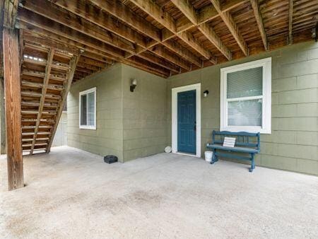 220 E Tompkins St, Columbus, OH 43202 - view of patio