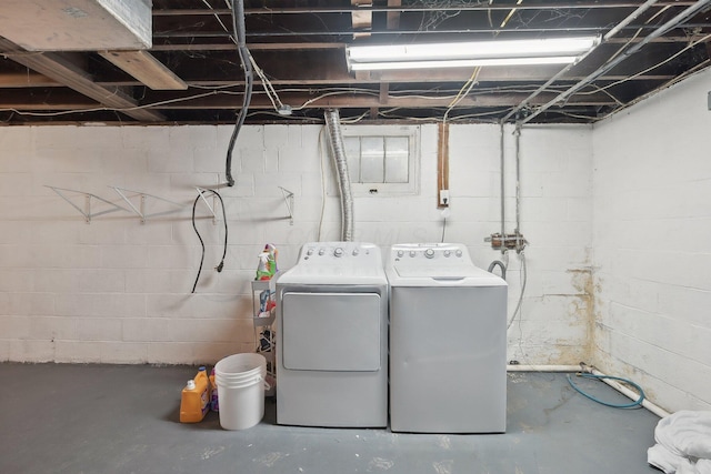 laundry room with independent washer and dryer