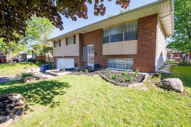 1469 Sandalwood Pl, Columbus, OH 43229 - split foyer home with brick siding, an attached garage, and a front yard