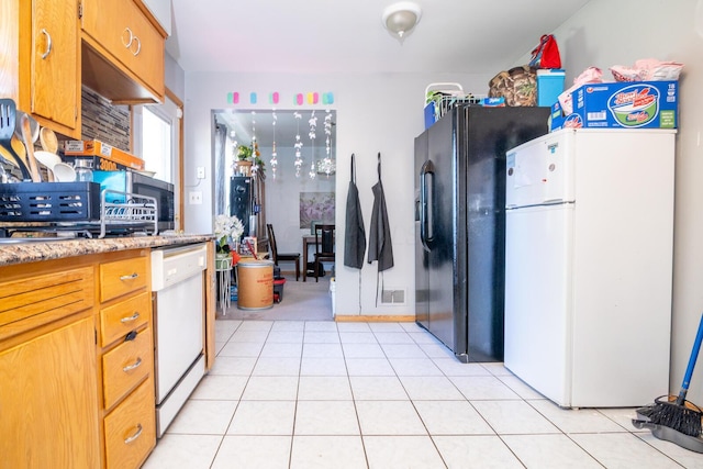 1469 Sandalwood Pl, Columbus, OH 43229 - kitchen with white appliances