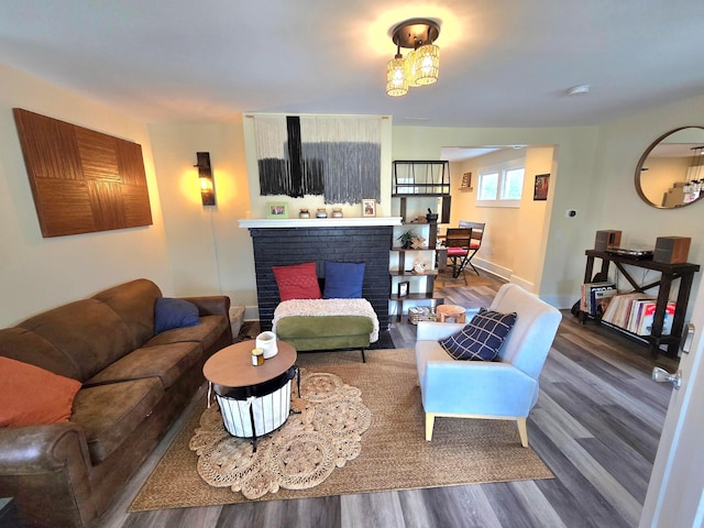 690 E Kossuth St, Columbus, OH 43206 - living area featuring wood finished floors and baseboards