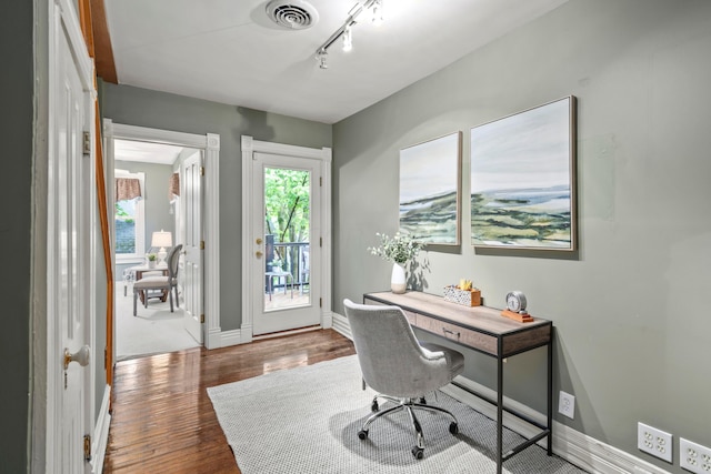 1042 Neil Ave, Columbus, OH 43201 - home office with wood finished floors and baseboards