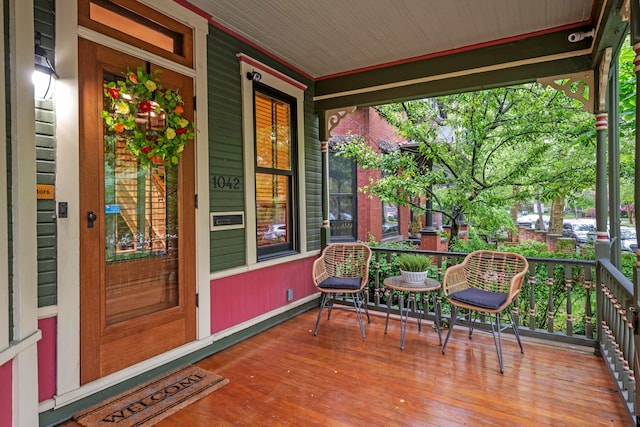 1042 Neil Ave, Columbus, OH 43201 - wooden terrace featuring a porch