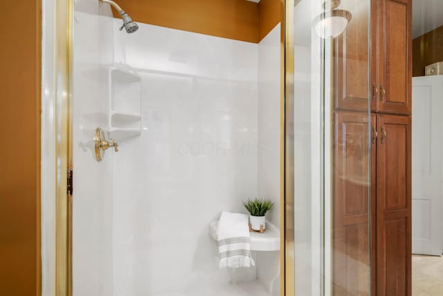 1042 Neil Ave, Columbus, OH 43201 - bathroom featuring a walk in shower