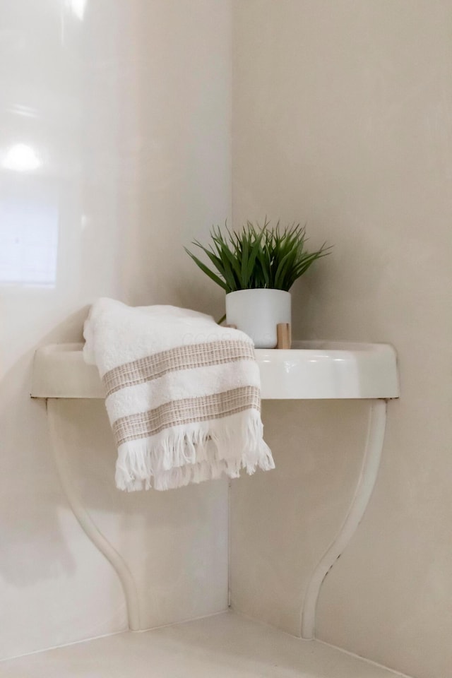 1042 Neil Ave, Columbus, OH 43201 - bathroom view