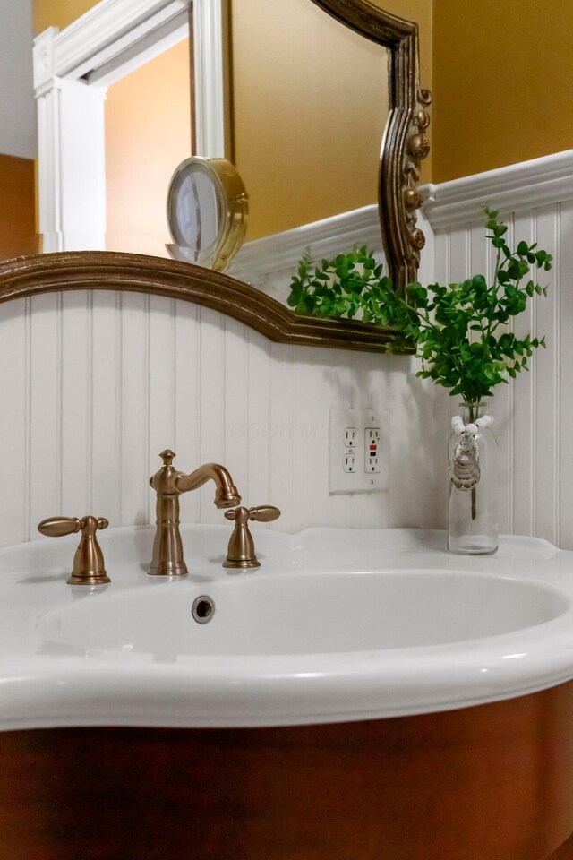 1042 Neil Ave, Columbus, OH 43201 - bathroom featuring a sink