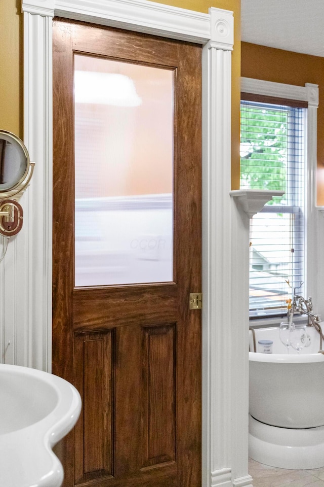 1042 Neil Ave, Columbus, OH 43201 - bathroom with a soaking tub