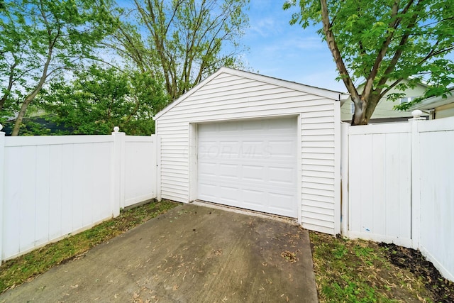 46 E Markison Ave, Columbus, OH 43207 - detached garage featuring driveway