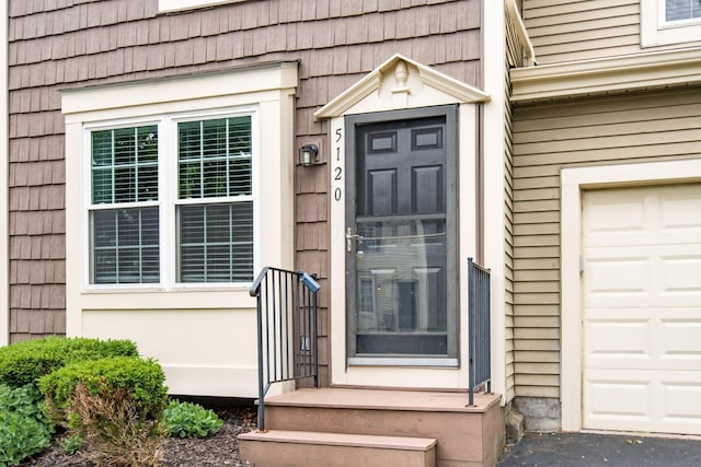 5120 Singleton Dr Unit 36D, Hilliard, OH 43026 - view of exterior entry with a garage