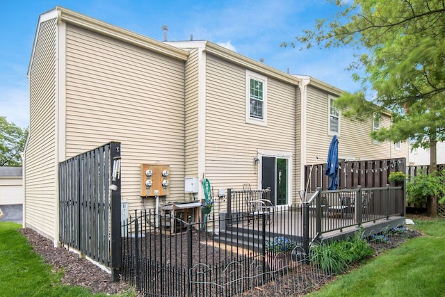 5120 Singleton Dr Unit 36D, Hilliard, OH 43026 - back of property featuring a wooden deck