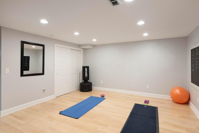 workout area with wood finished floors, baseboards, and recessed lighting