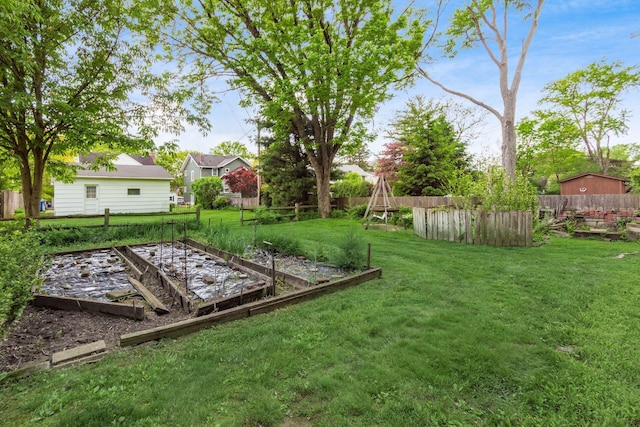 view of yard featuring a vegetable garden