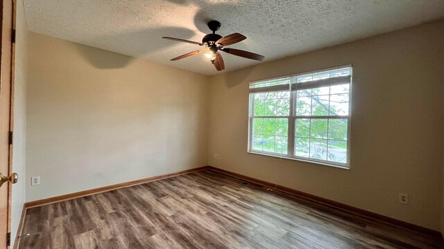 5332 Wadley Ct, Canal Winchester, OH 43110 - spare room featuring wood finished floors, a textured ceiling, baseboards, and ceiling fan