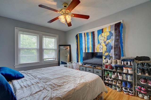 1306-1308 Wilson Ave, Columbus, OH 43206 - bedroom with wood finished floors and a ceiling fan