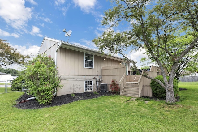 230 Clover Ct, Newark, OH 43055 - rear view of property featuring stairs