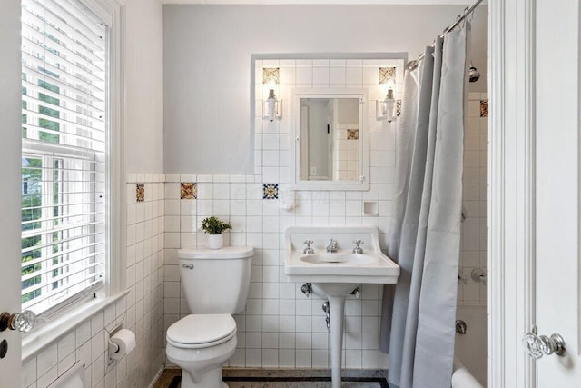 324 E N Broadway St, Columbus, OH 43214 - bathroom with tile walls, toilet, and shower / bath combo